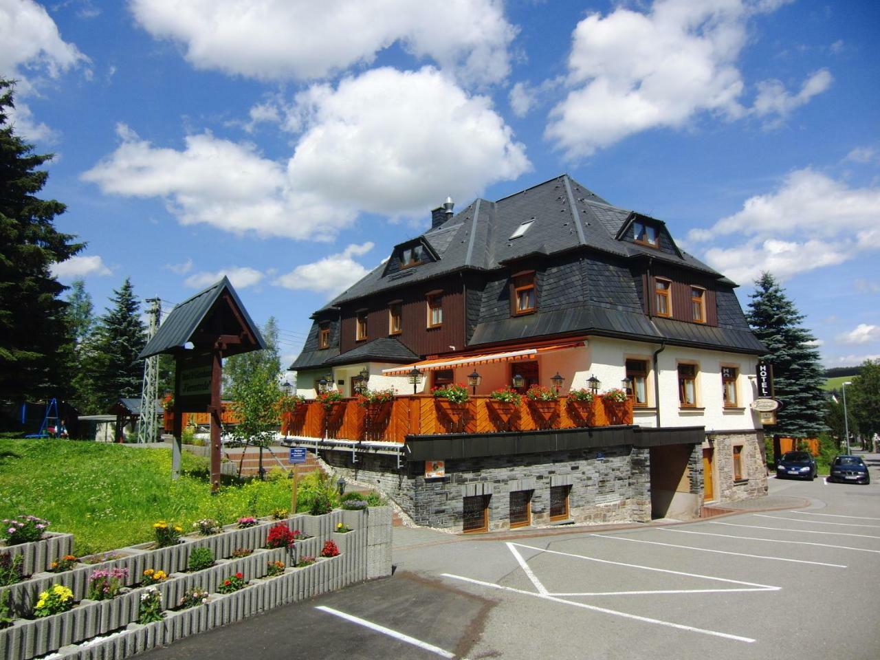 Hotel Vierenstrasse Neudorf  Ngoại thất bức ảnh